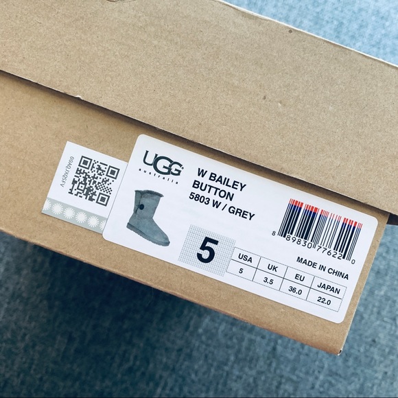 UGG Bailey button ankle boot - Picture 11 of 11